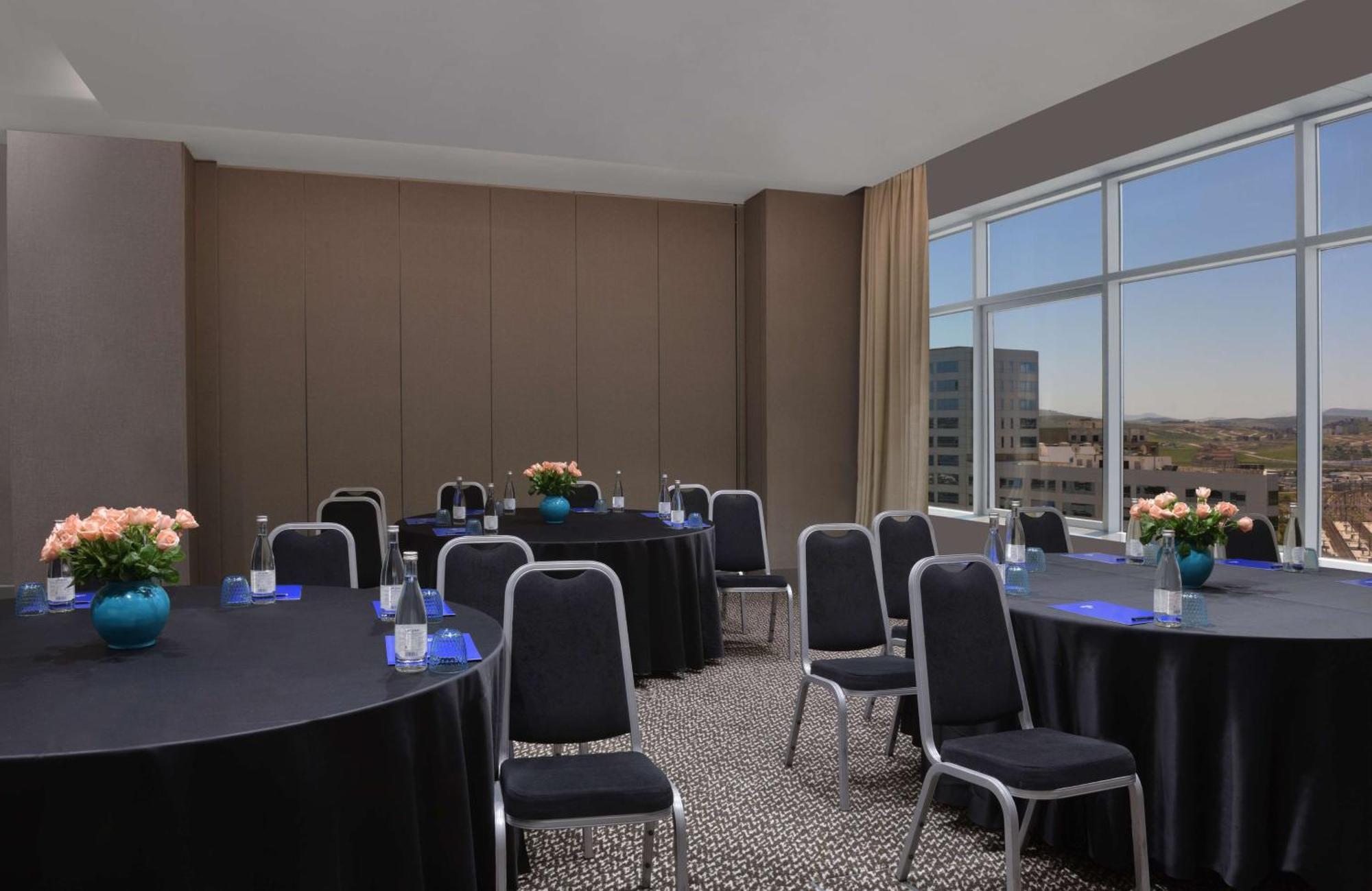 Hilton Tanger City Center Екстериор снимка Meeting room