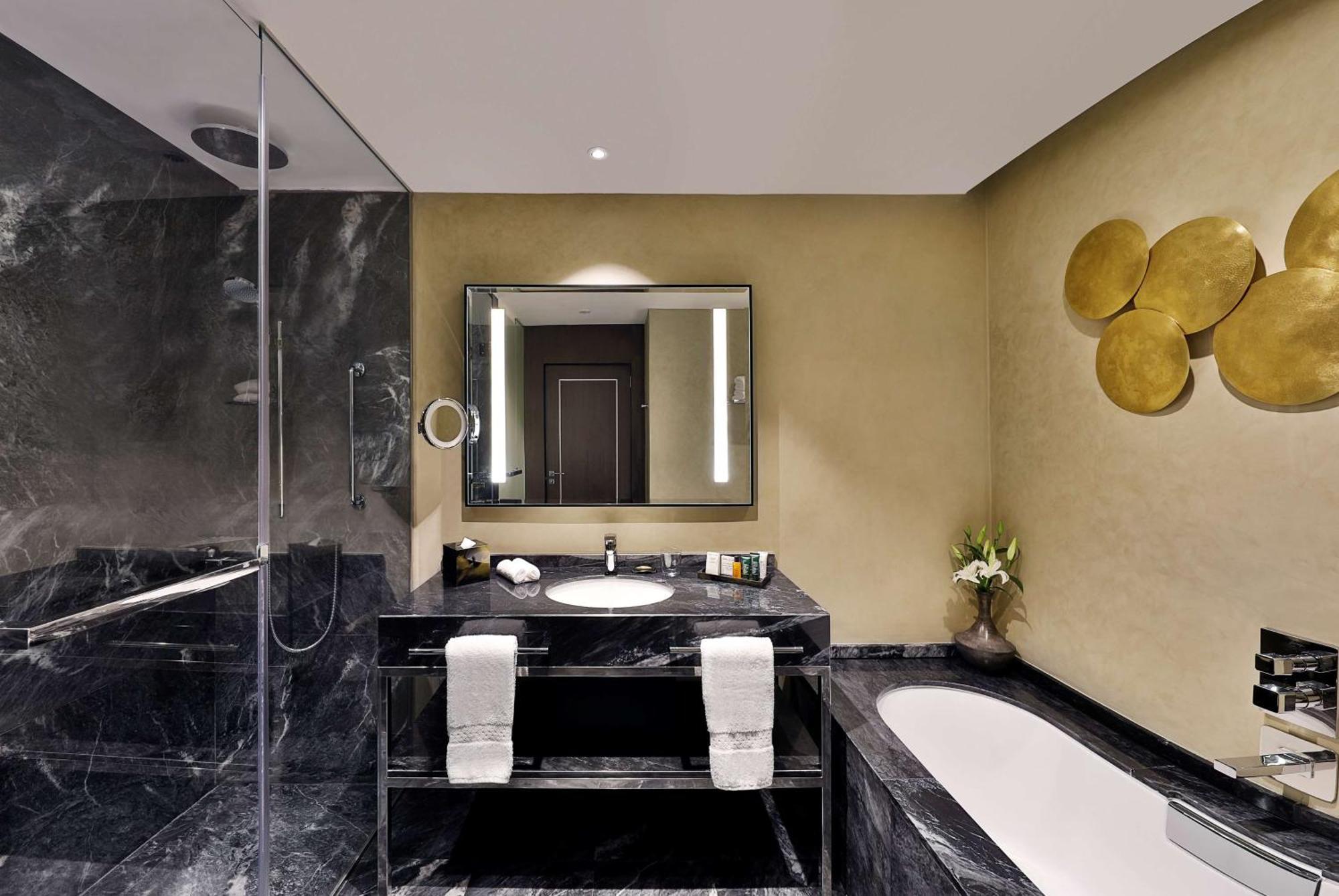 Hilton Tanger City Center Екстериор снимка Bathroom
