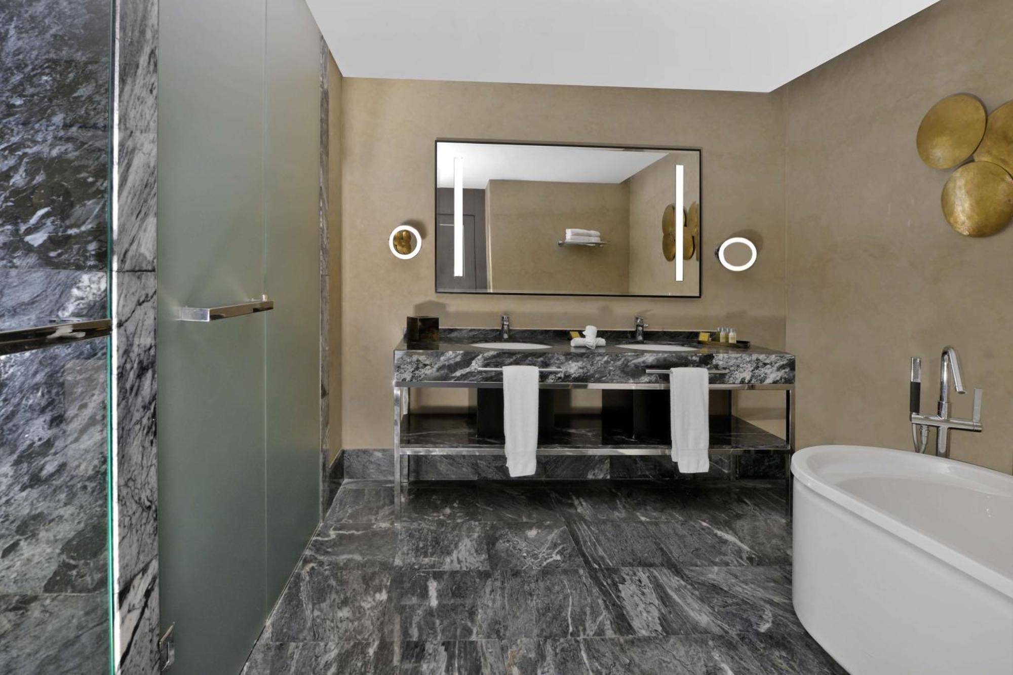 Hilton Tanger City Center Екстериор снимка Bathroom